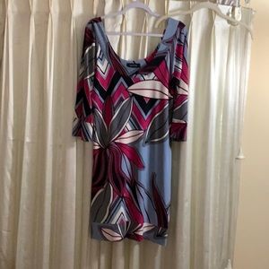 Karen Kane L Dress. Multi colored.